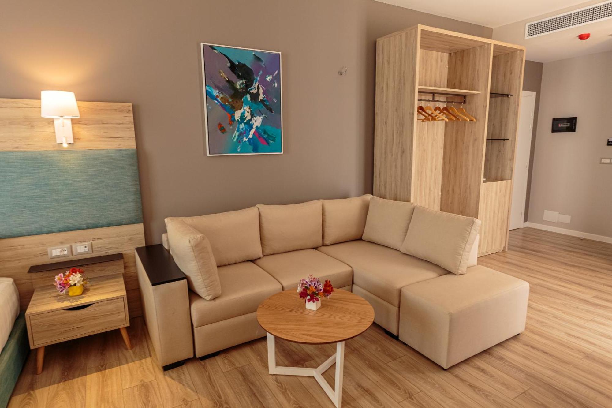 Regina Blu Hotel Radhime